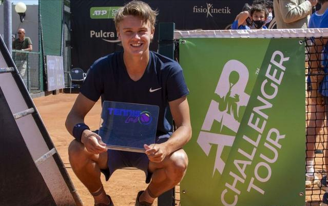 这使他在反 这使他在反